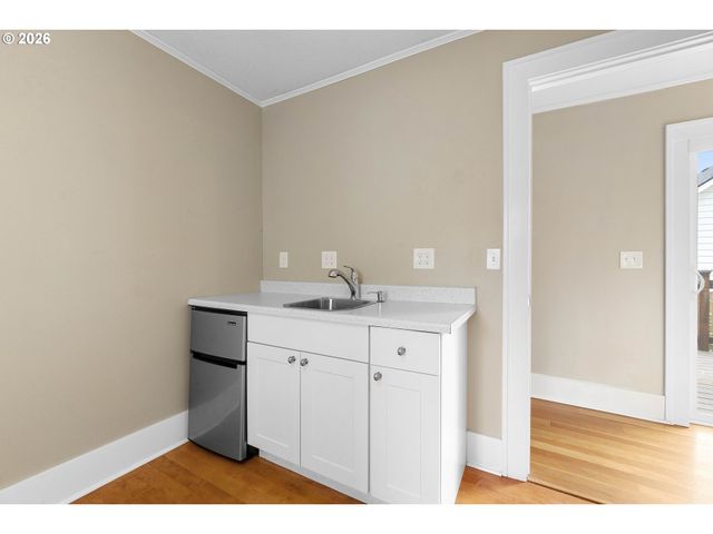 7615 Se MORRISON St, Portland, OR 97215