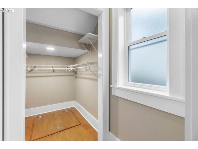 7615 Se MORRISON St, Portland, OR 97215