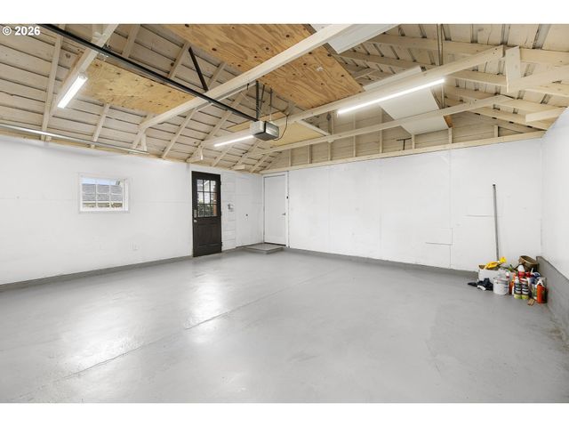 7615 Se MORRISON St, Portland, OR 97215