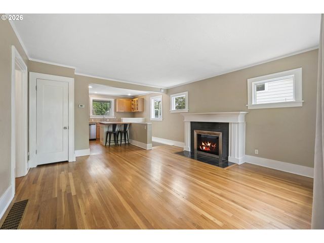 7615 Se MORRISON St, Portland, OR 97215