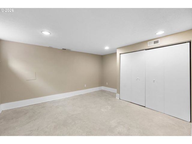 7615 Se MORRISON St, Portland, OR 97215