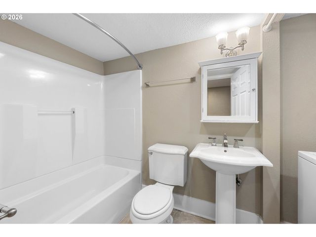 7615 Se MORRISON St, Portland, OR 97215