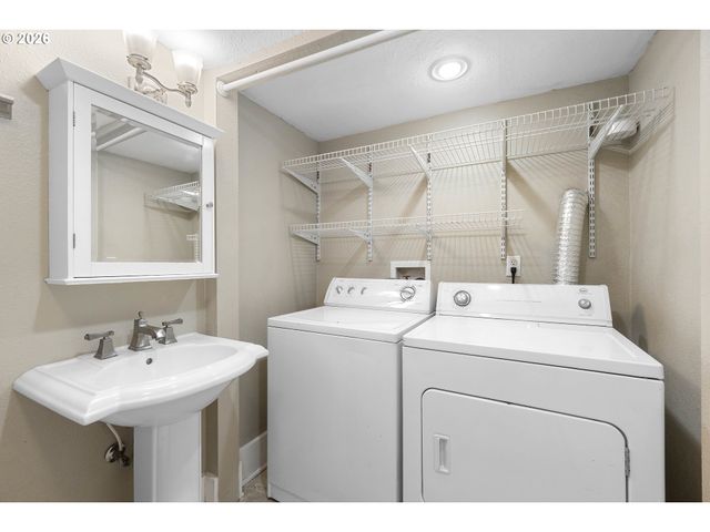 7615 Se MORRISON St, Portland, OR 97215