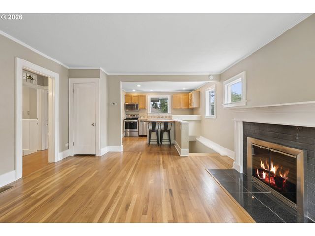 7615 Se MORRISON St, Portland, OR 97215