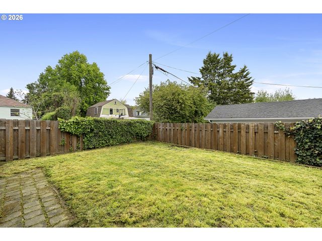 7615 Se MORRISON St, Portland, OR 97215