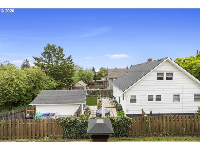 7615 Se MORRISON St, Portland, OR 97215