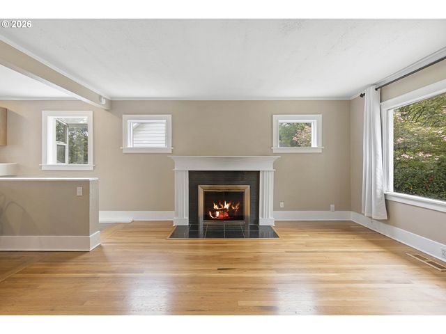 7615 Se MORRISON St, Portland, OR 97215