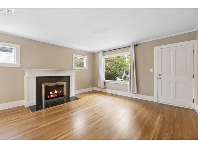 7615 Se MORRISON St, Portland, OR 97215