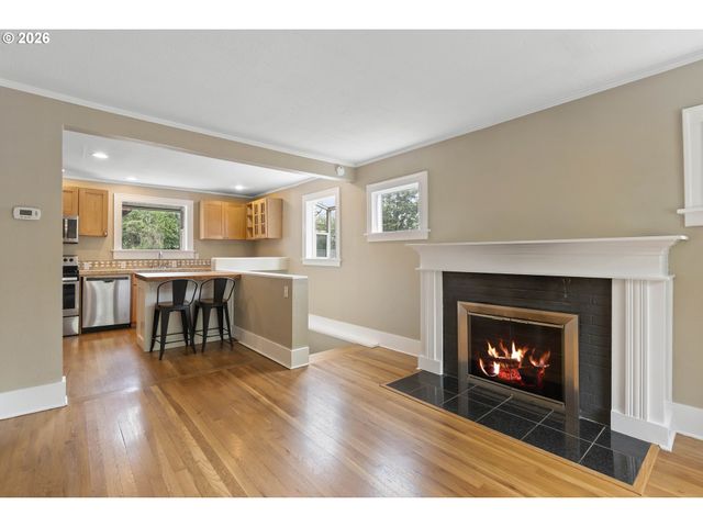 7615 Se MORRISON St, Portland, OR 97215