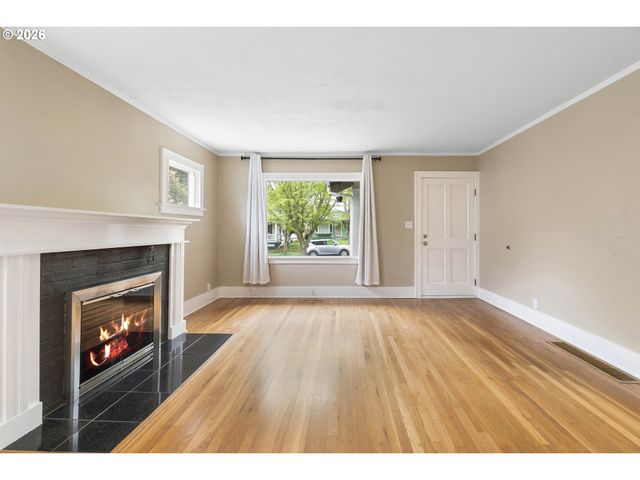 7615 Se MORRISON St, Portland, OR 97215