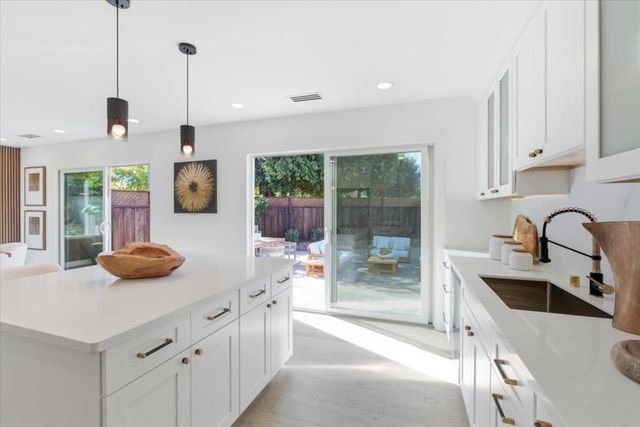 655 Washington Street, Los Altos, CA 94022