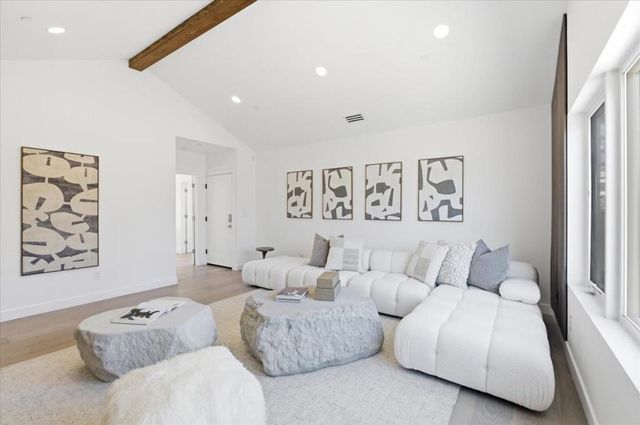 655 Washington Street, Los Altos, CA 94022