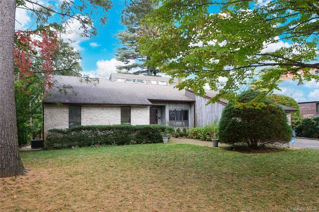 35 Old Pond Road, Great Neck, NY 11023