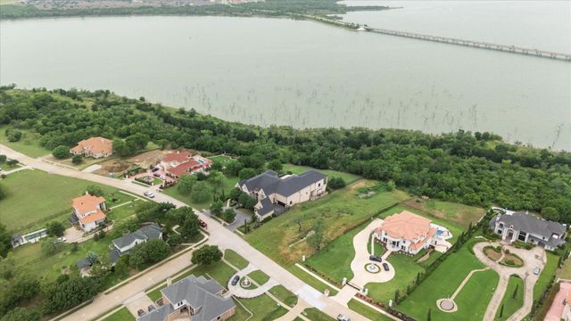 1047 Mallard Pointe Drive, Grand Prairie, TX 75104