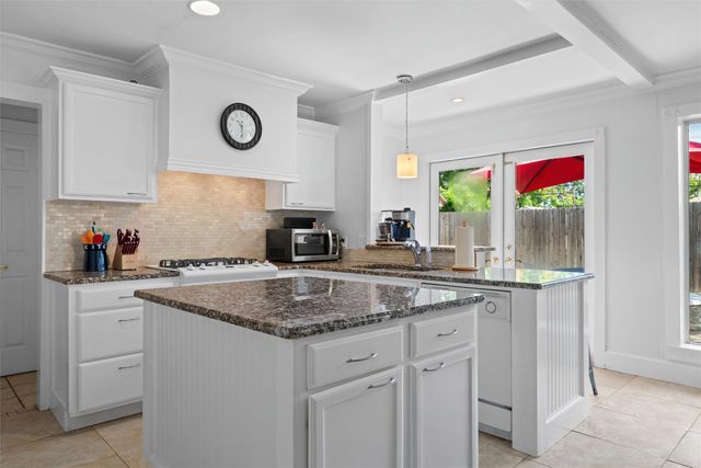 1705 Manchester Drive, Arlington, TX 76012