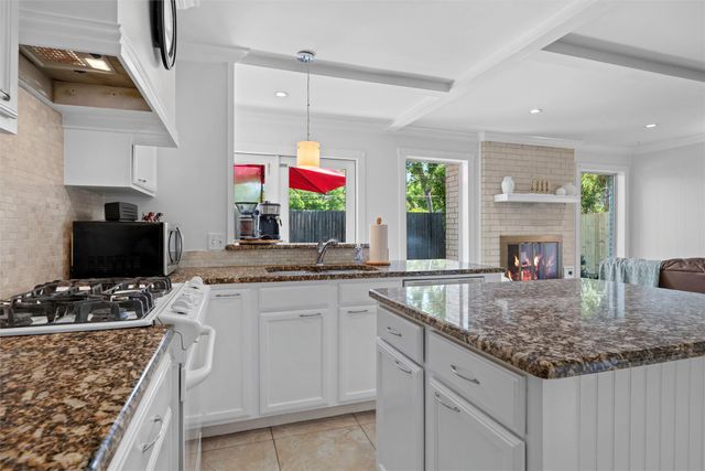 1705 Manchester Drive, Arlington, TX 76012