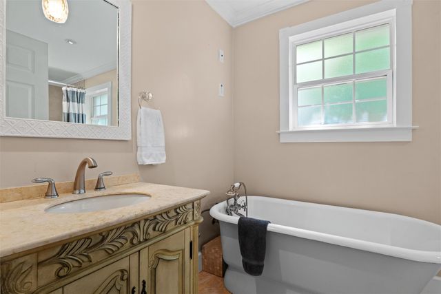 1705 Manchester Drive, Arlington, TX 76012