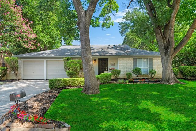 1705 Manchester Drive, Arlington, TX 76012