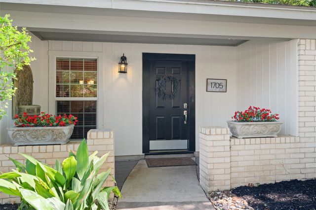 1705 Manchester Drive, Arlington, TX 76012