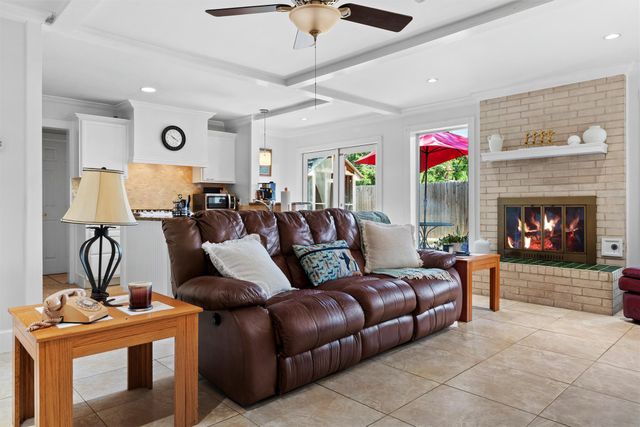 1705 Manchester Drive, Arlington, TX 76012