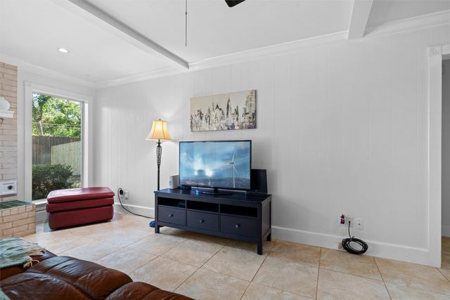 1705 Manchester Drive, Arlington, TX 76012