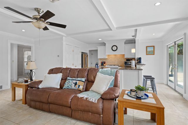 1705 Manchester Drive, Arlington, TX 76012