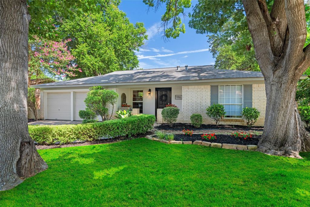 1705 Manchester Drive, Arlington, TX 76012