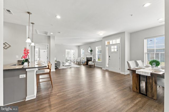 14 CAMDEN CIR, La Plata, MD 20646