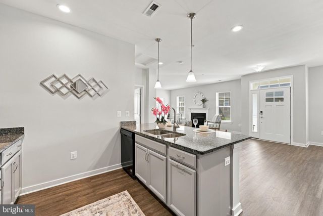 14 CAMDEN CIR, La Plata, MD 20646