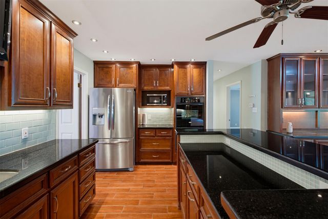 133 Champions DR, Rockdale, TX 76567