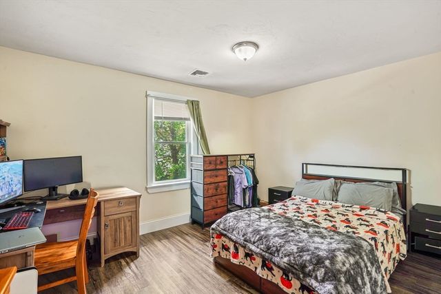 21 Forest Avenue Ct, Plymouth, MA 02360