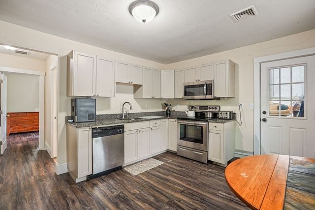 21 Forest Avenue Ct, Plymouth, MA 02360