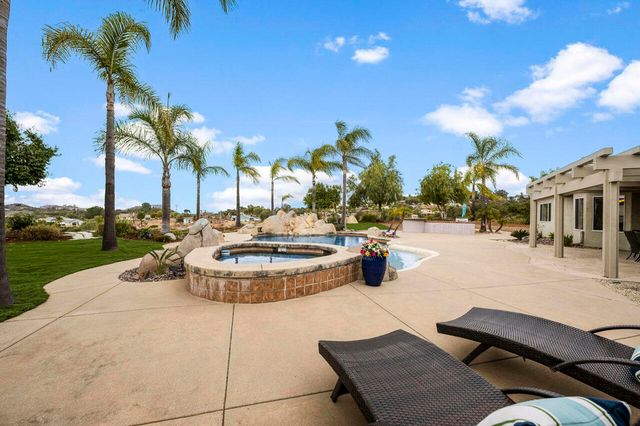 30012 Mckenna Heights Court, Valley Center, CA 92082