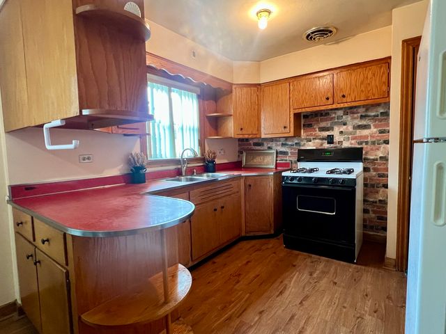 3820 W 57th Place, Chicago, IL 60629