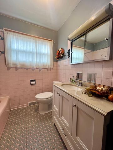 3820 W 57th Place, Chicago, IL 60629