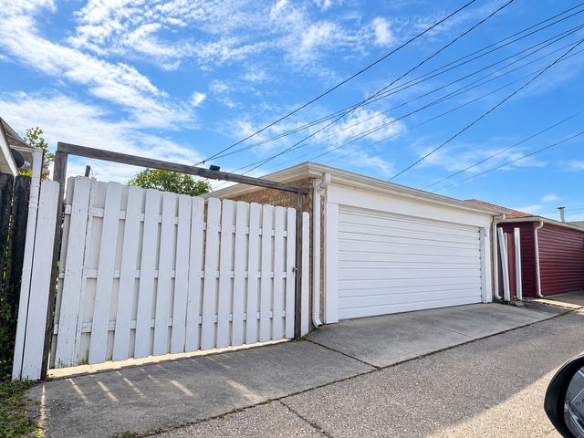 3820 W 57th Place, Chicago, IL 60629