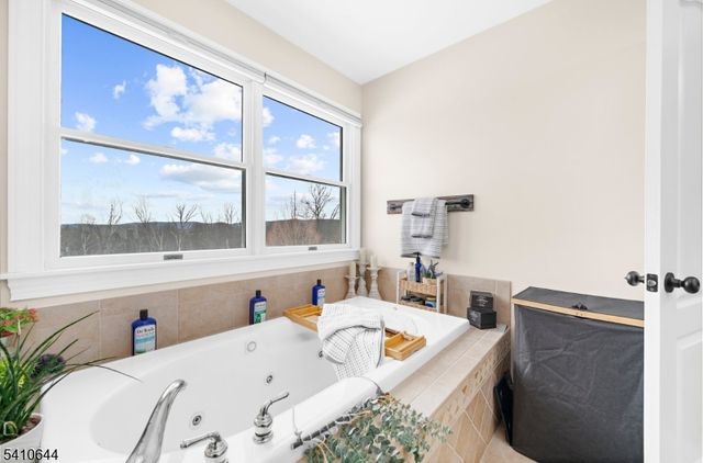 14 Kelsey Farm Rd, Alexandria Twp., NJ 08848