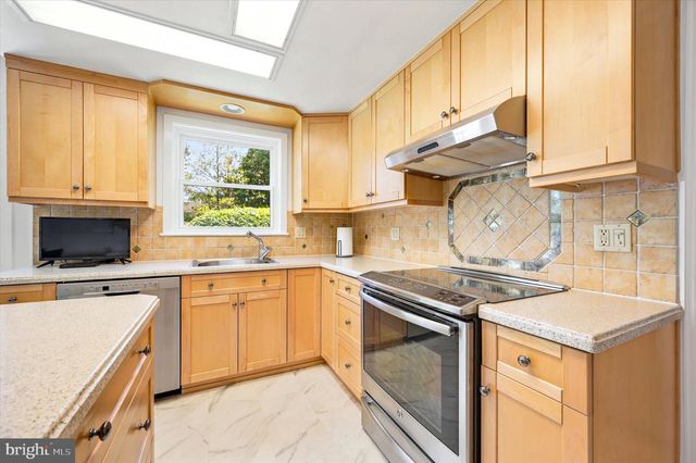 1120 DONNA DR, Fort Washington, PA 19034