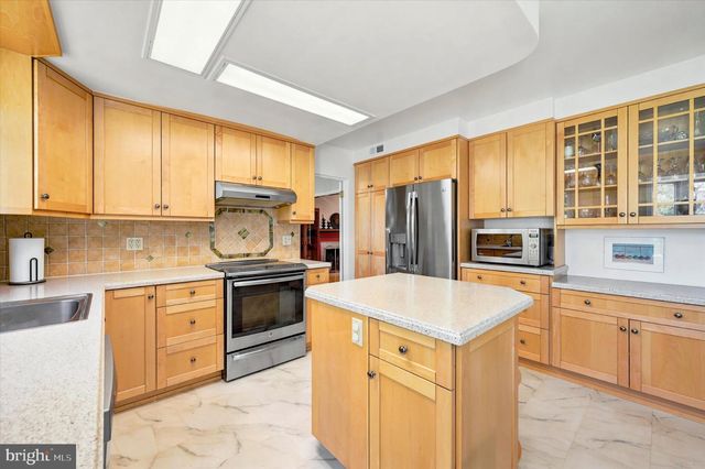1120 DONNA DR, Fort Washington, PA 19034