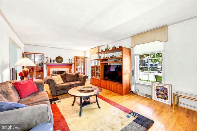 1120 DONNA DR, Fort Washington, PA 19034