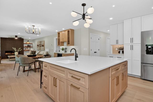 2604 Newport Drive, Naperville, IL 60565