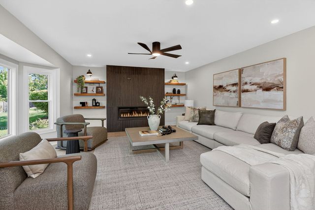 2604 Newport Drive, Naperville, IL 60565