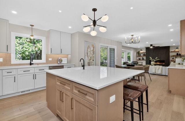 2604 Newport Drive, Naperville, IL 60565