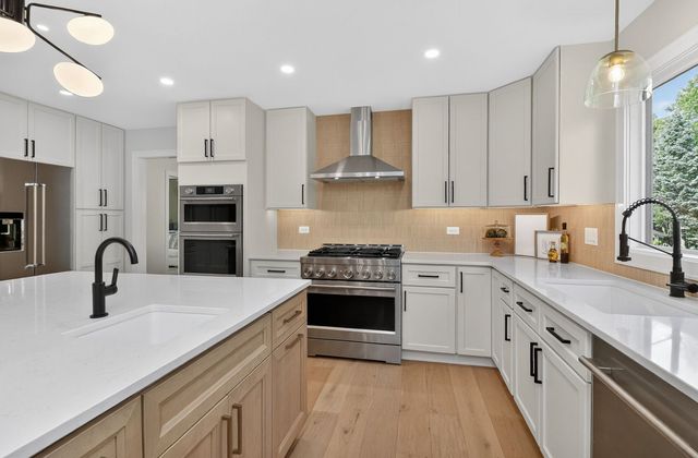 2604 Newport Drive, Naperville, IL 60565