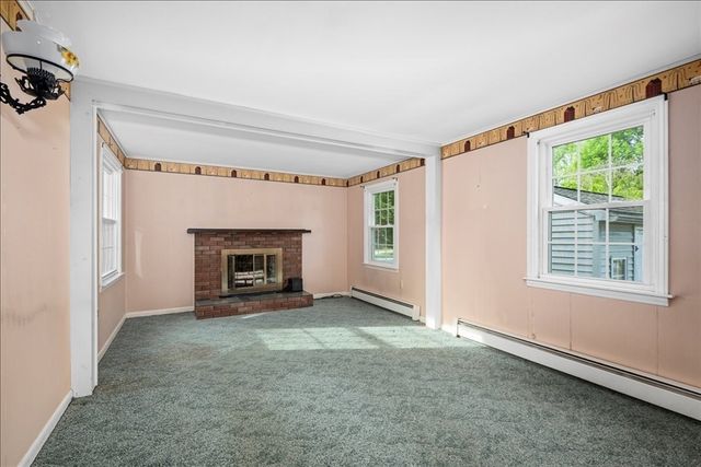 106 Elmwood St, Auburn, MA 01501