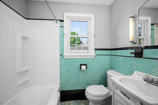 106 Elmwood St, Auburn, MA 01501