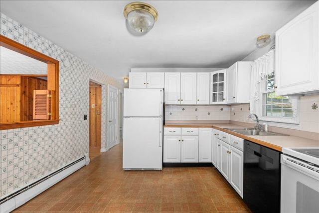 106 Elmwood St, Auburn, MA 01501