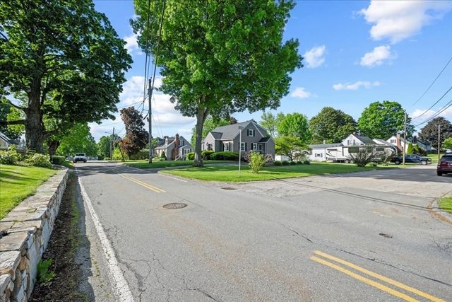 106 Elmwood St, Auburn, MA 01501