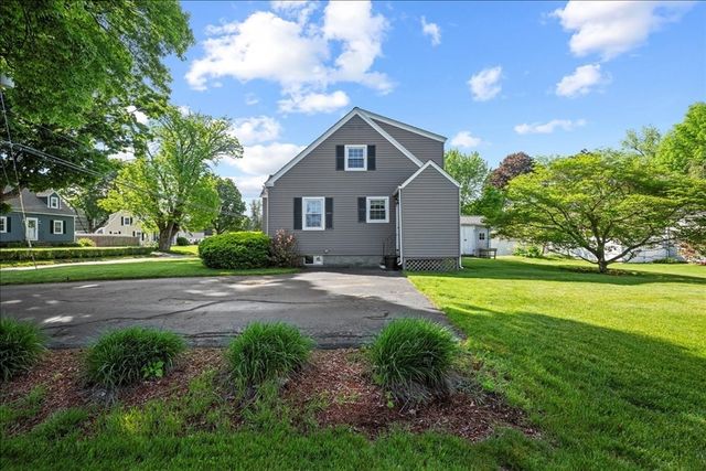 106 Elmwood St, Auburn, MA 01501