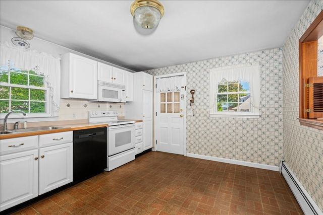 106 Elmwood St, Auburn, MA 01501